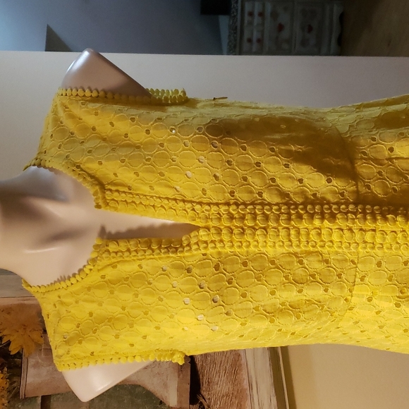 ♦️♦️SOLD♦️♦️ Banana Republic Tank - Picture 2 of 7